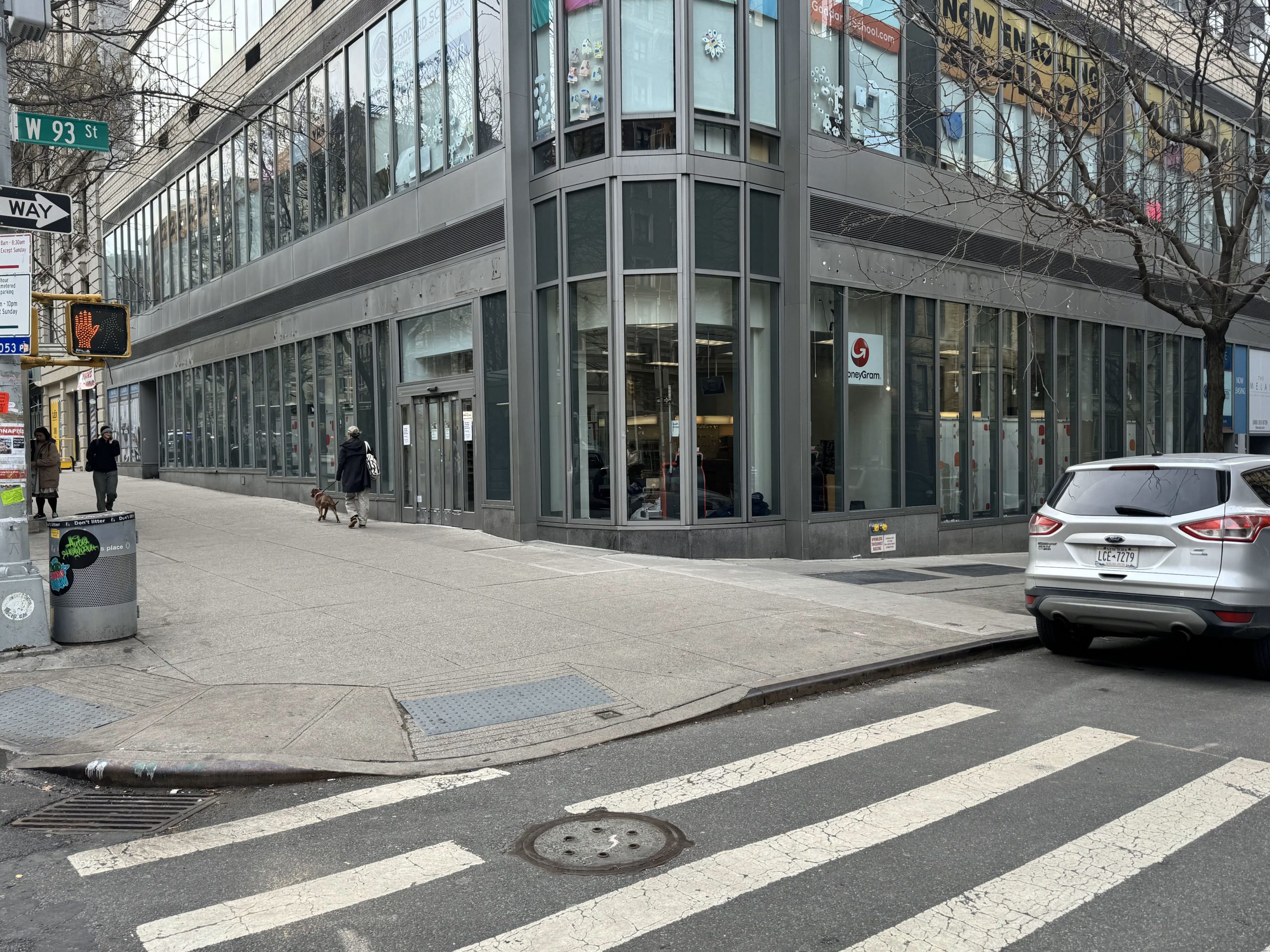 2495 Broadway